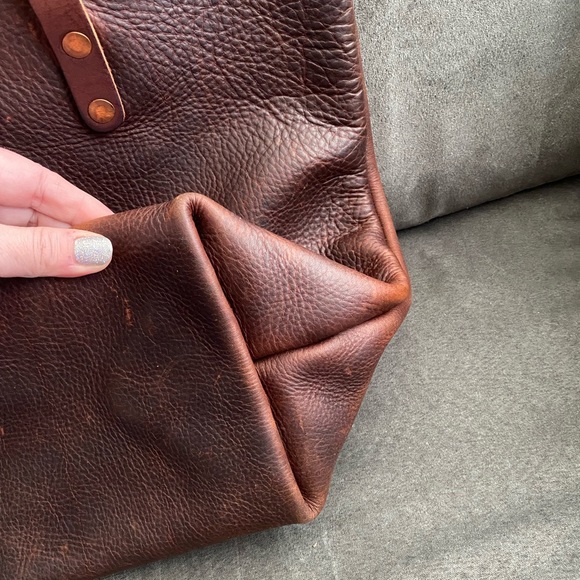 KMM brown kodiak leather tote 10” straps and snap - Picture 6 of 7